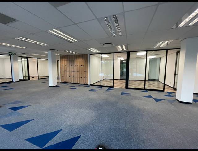395M² OFFICE TO LET IN BRYANSTON